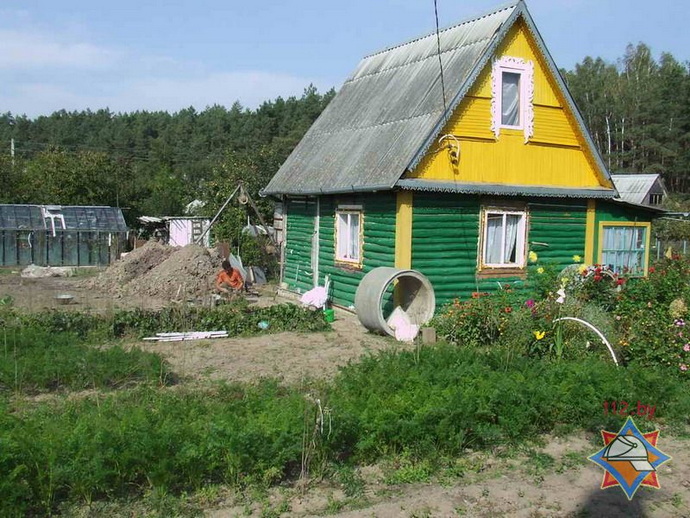 рабочий упал в колодец