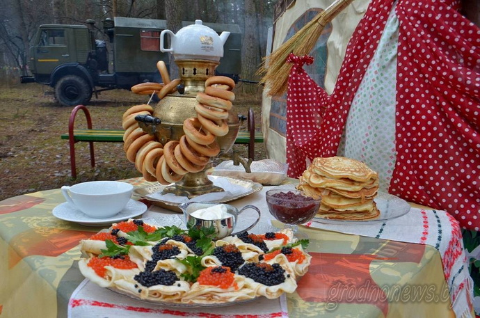 гродненцы провожали зиму в Пышках