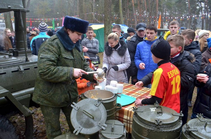 гродненцы провожали зиму в Пышках