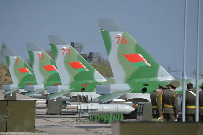 Самолет Як-130 переданы в Лиду