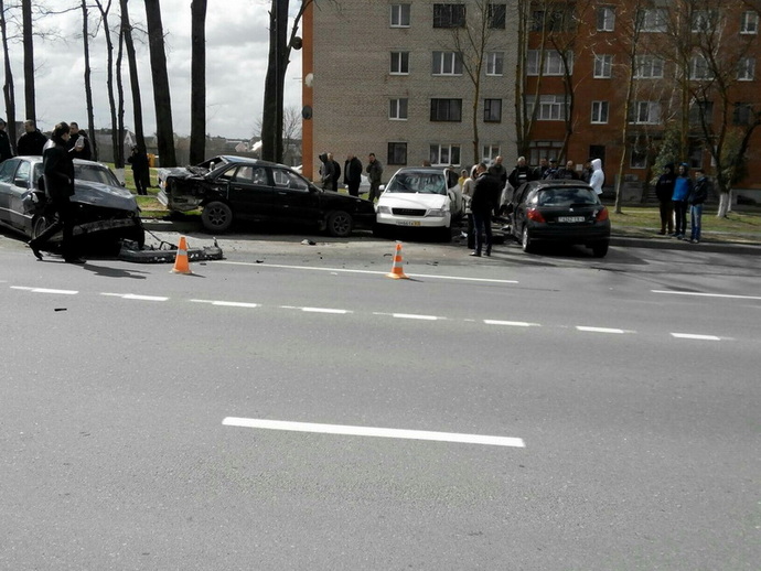 ДТП в Волковыске автомобиль протаранил три автомобиля