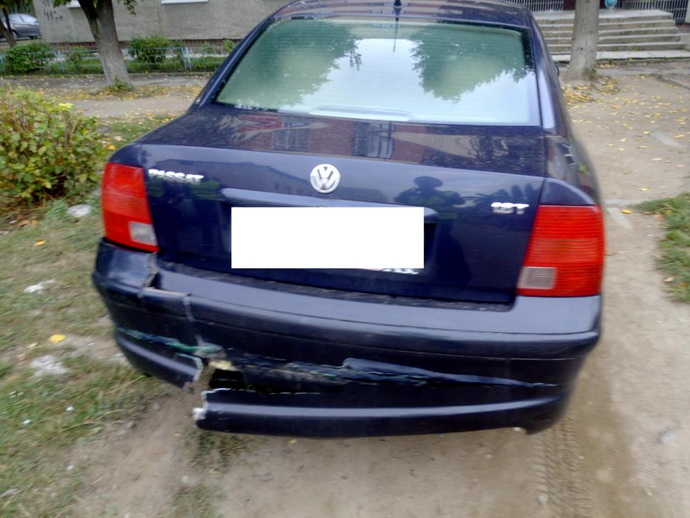 автомобиль без колеса