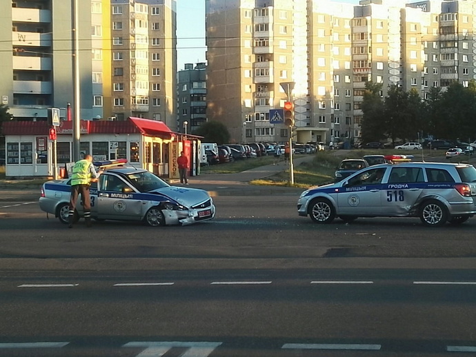 автомобили ГАИ столкнулись в Гродно