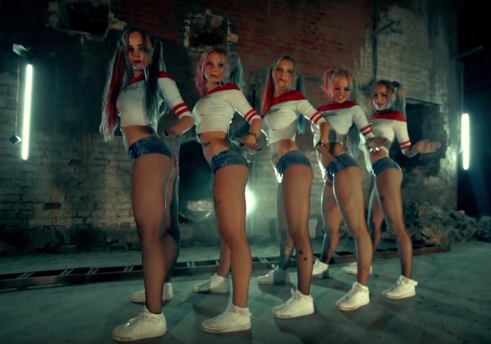 Гродненская тверк-танцовщица Оля Лета выпустила новое видео в образе Харли Квинн...