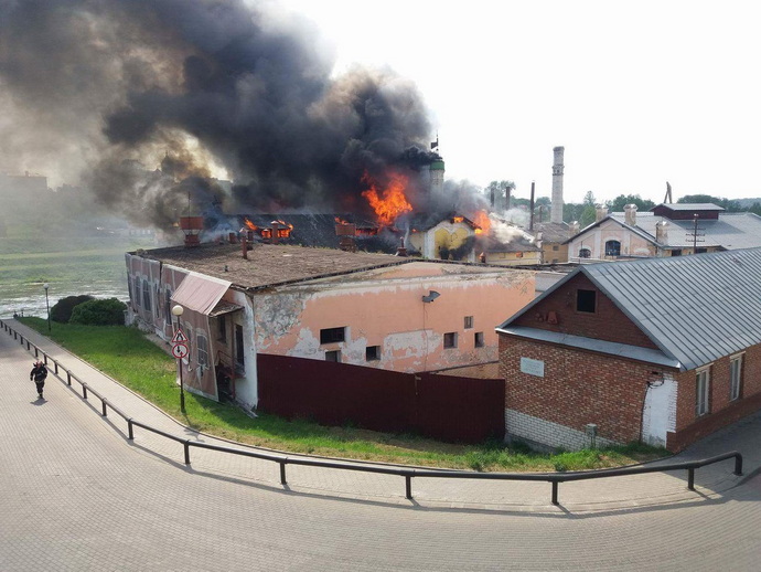 В Гродно горело здание пивзавода