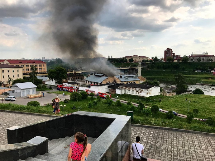 В Гродно горело здание пивзавода