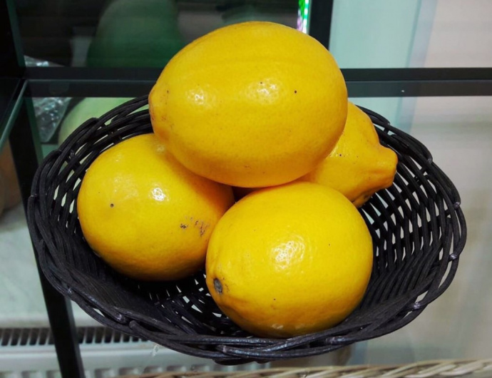 Как сохранить лимон в холодильнике. Узбекский лимон. Лимон узбекский фото. Узбекский лимон в ящике. Лимоны узбекские Глобал купить.
