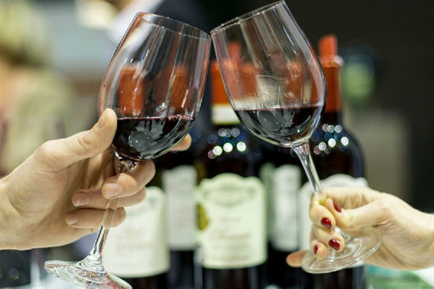 Два бокала вина обеспечивают дневную норму сахара
