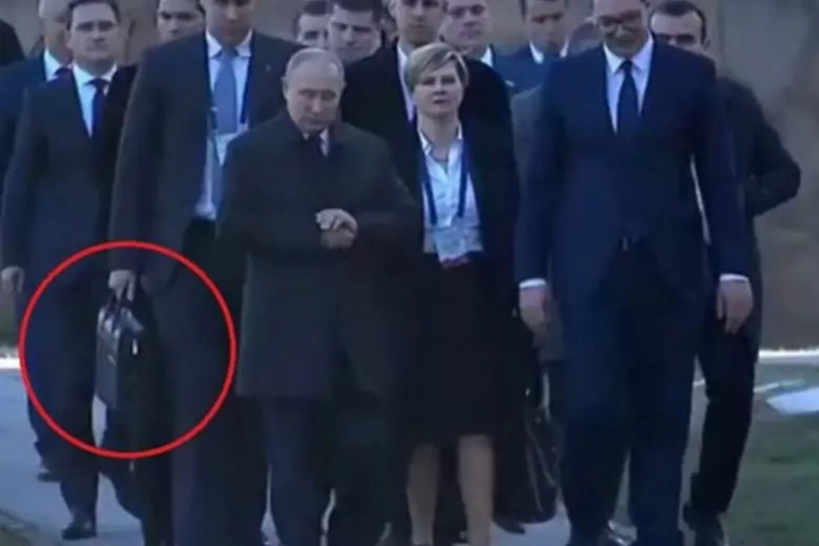 Путин награждает офицеров фото