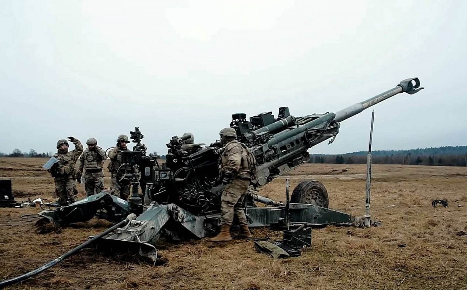 155 мм m777. M777 155mm Howitzer. 155-Мм гаубица m777. Батарея гаубицы m777 Украина. Американская гаубица м777.