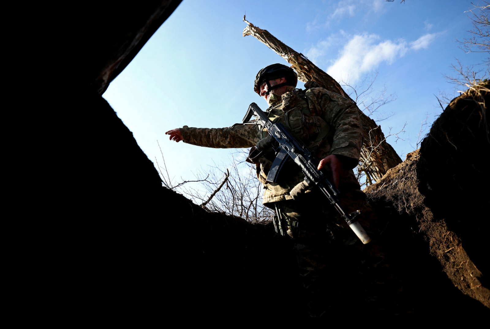 Украина потерпит поражение. Солдат с оружием. Военные картинки. Фото солдата. Разведчик.