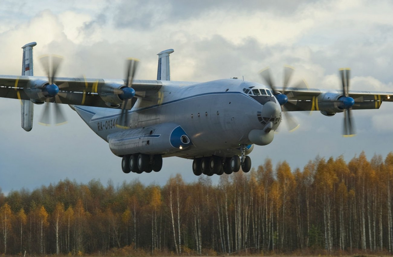Военно транспортный самолет Ан-22 / Источник: hdpic.club