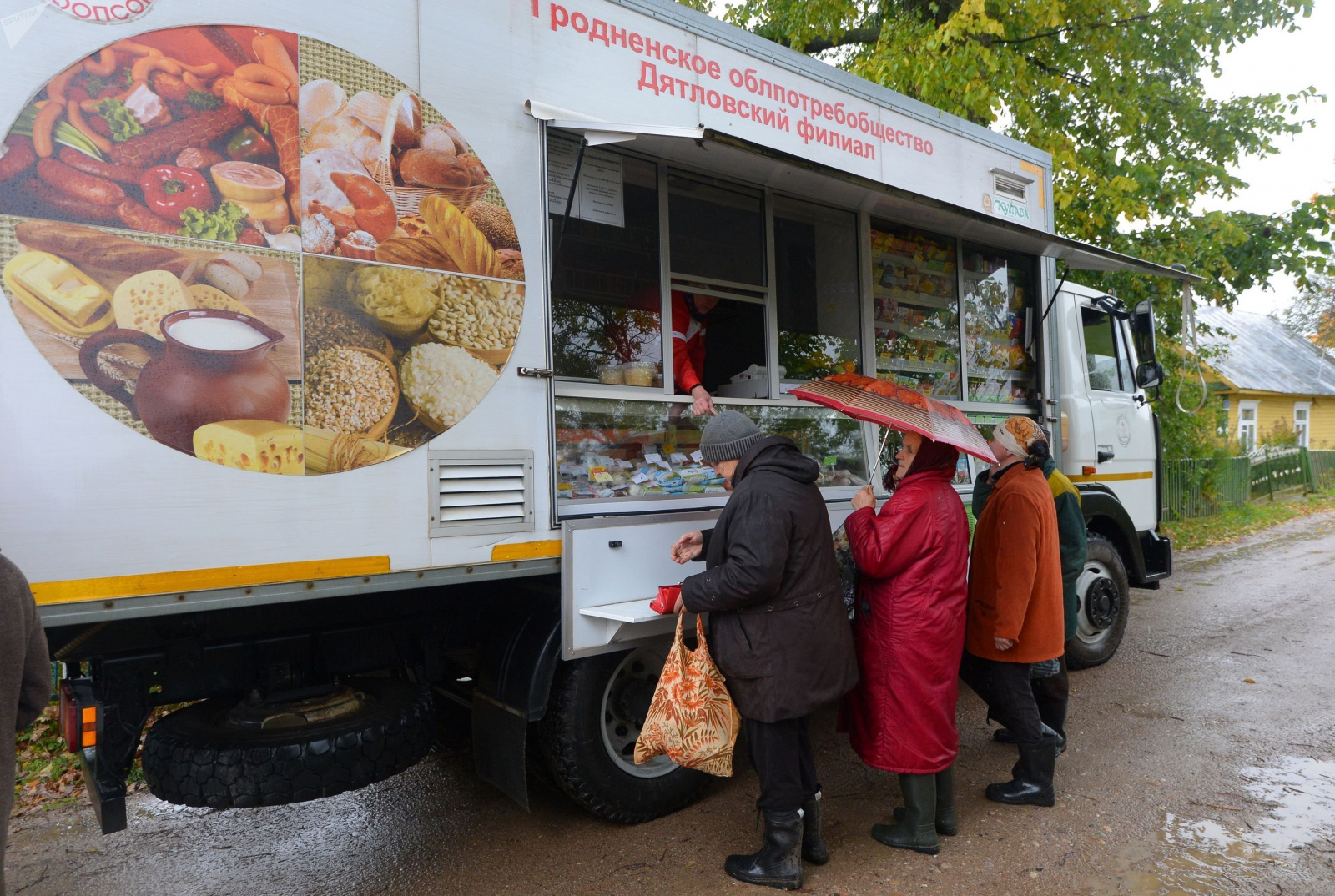 Автолавка в белорусской деревне / Источник: grodno24.com