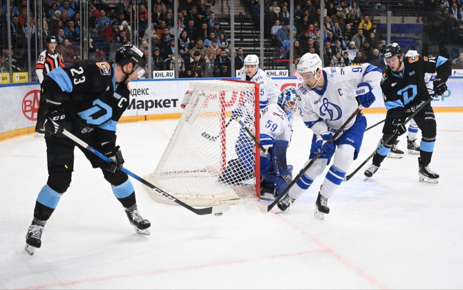 Матч КХЛ между «Динамо-Минск» и «Динамо-Москва»