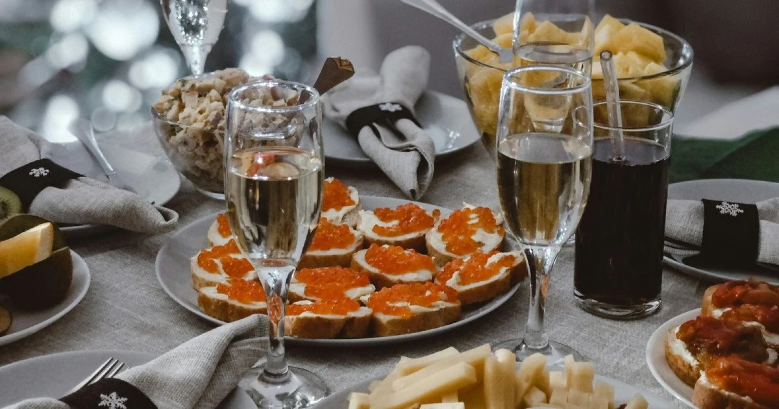 Новогодний стол / Источник: grodno24.com