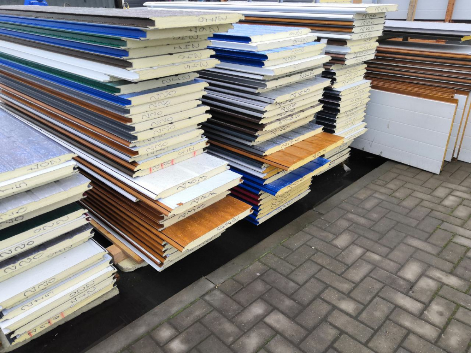 Сэндвич панели / Источник: komplektdom.by