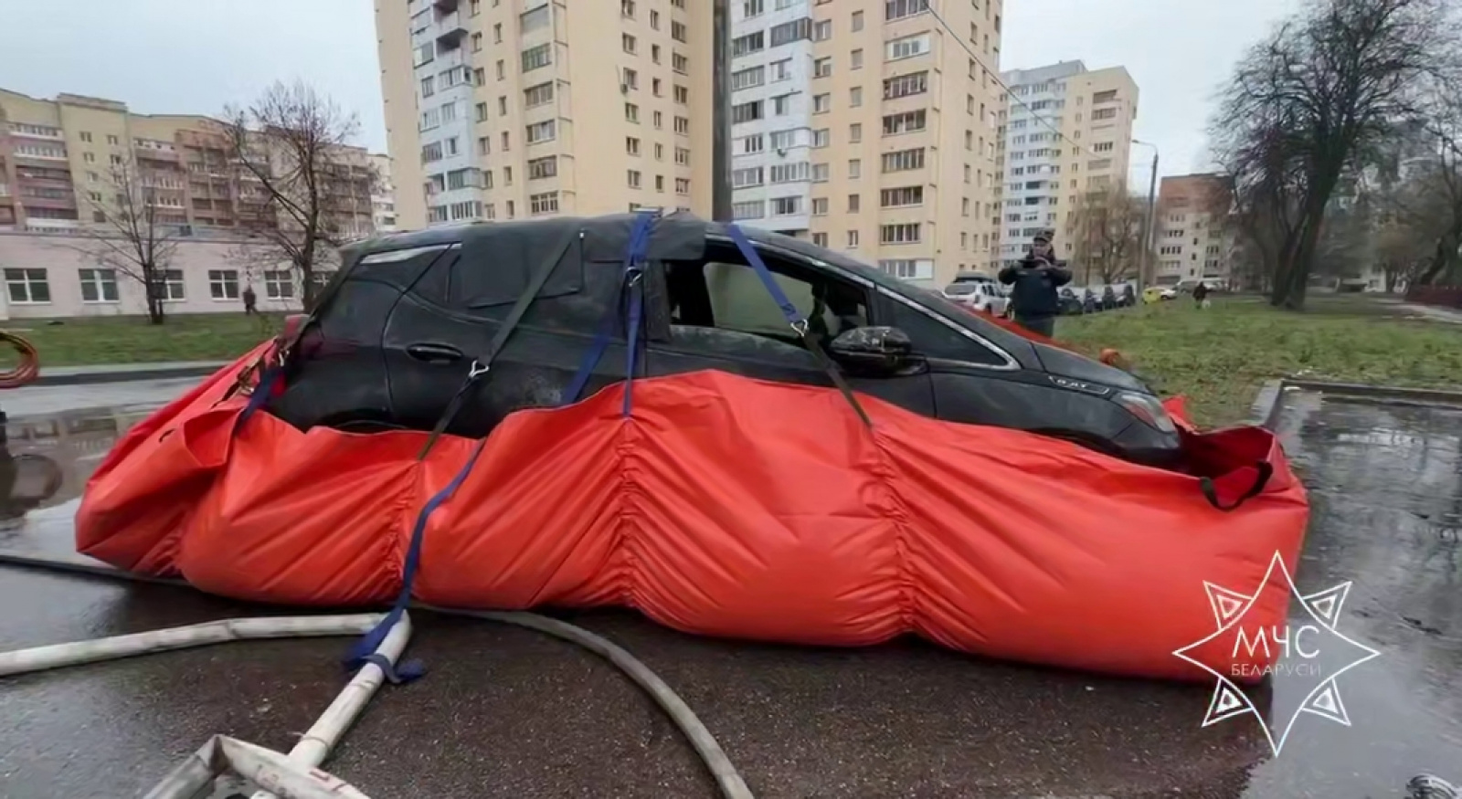 Загорелся электромобиль / Источник: МЧС Беларуси