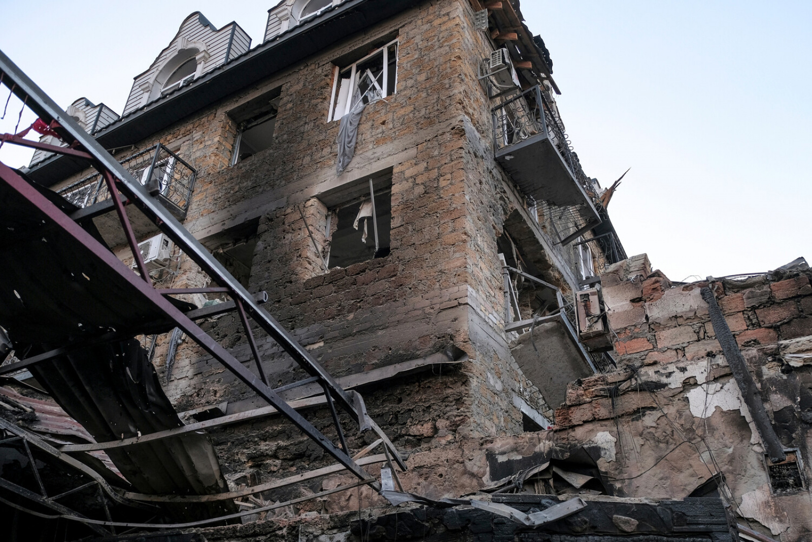 Последствия атаки дронов в Хролах / Источник: РИА Новости