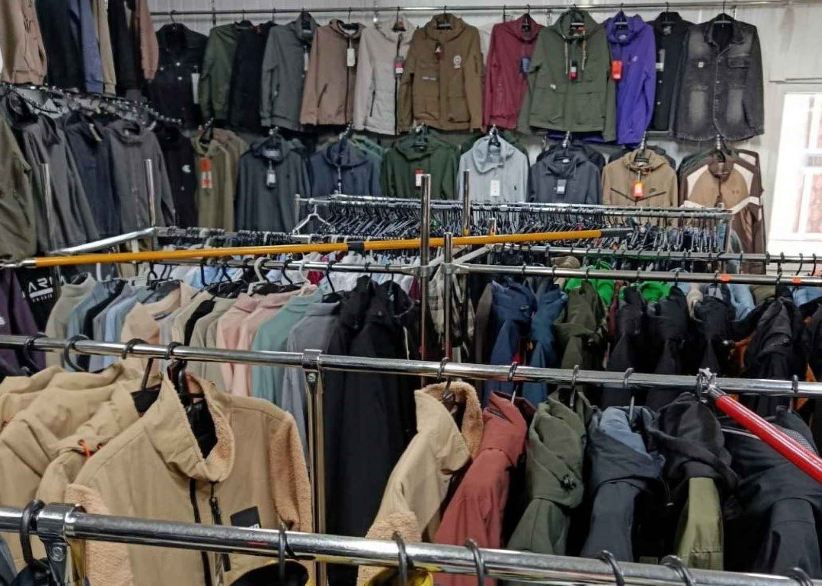 Одежда на рынке / Источник: t.me/kgk_oficial