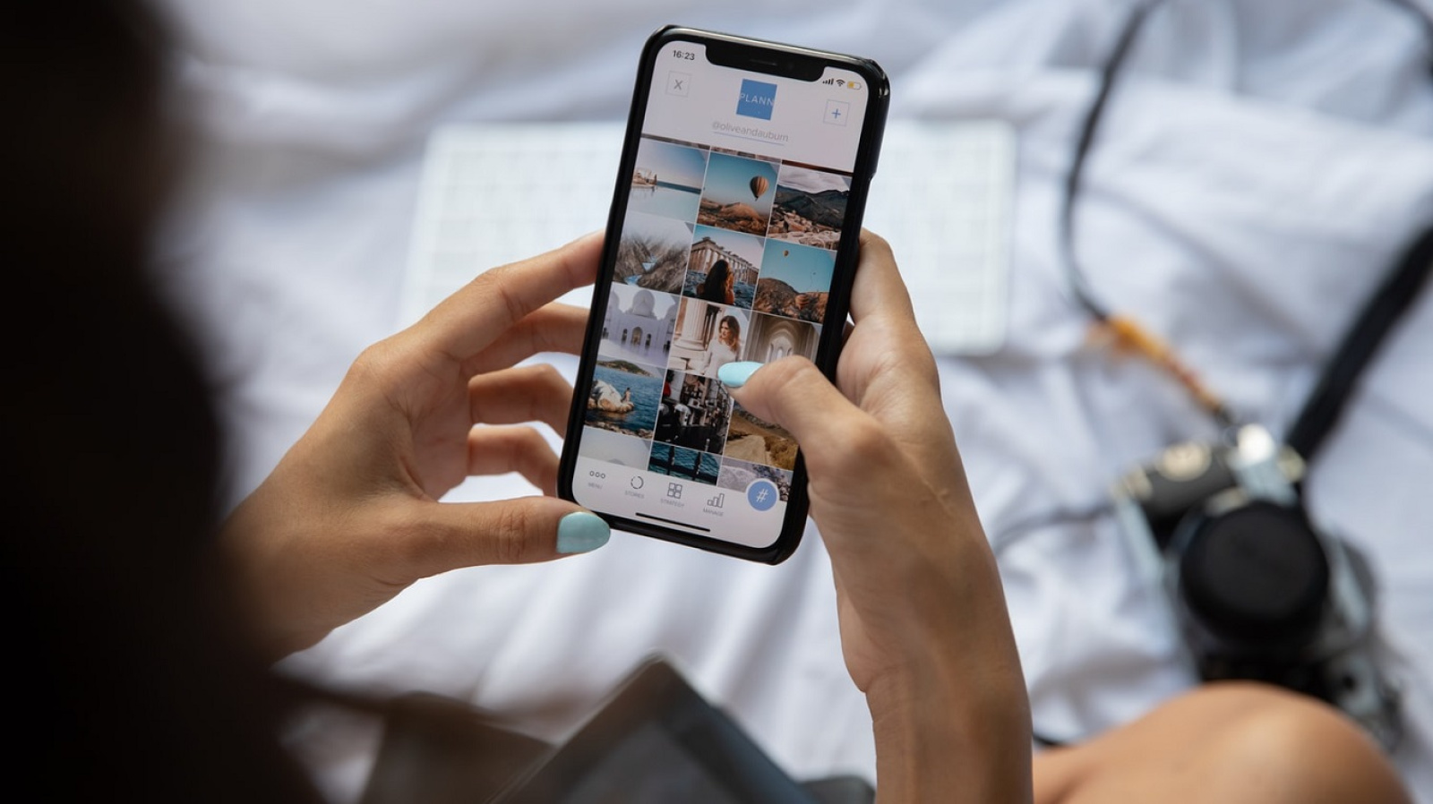 Подросток с телефоном / Источник: grodno24.com