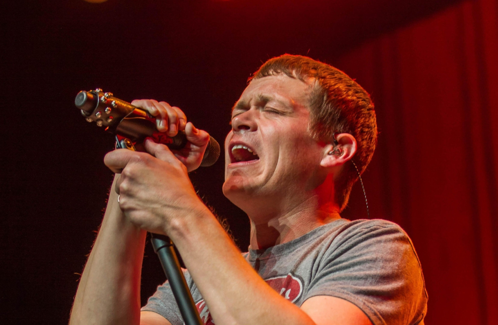 Солист американской рок-группы 3 Doors Down Брэд Арнольд