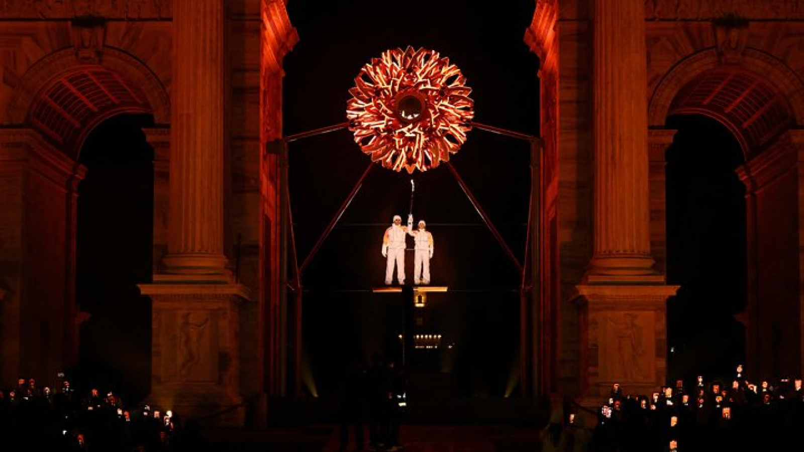 Олимпийский огонь зажгли в Италии