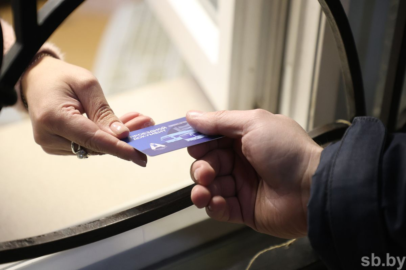 Оплата в транспорте Гродно бесконтактной смарт-картой