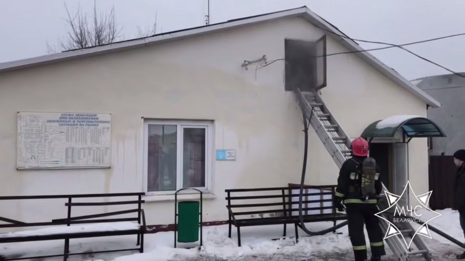 Пожар на территории рынка в Слуцке / Источник: МЧС Беларуси