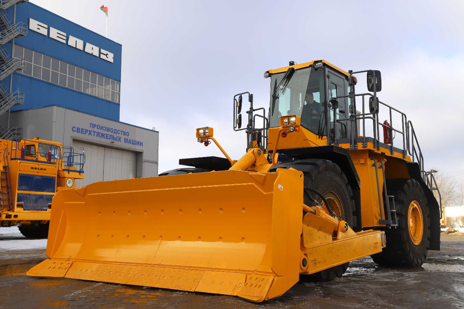 50-тонный бульдозер БЕЛАЗ-78542