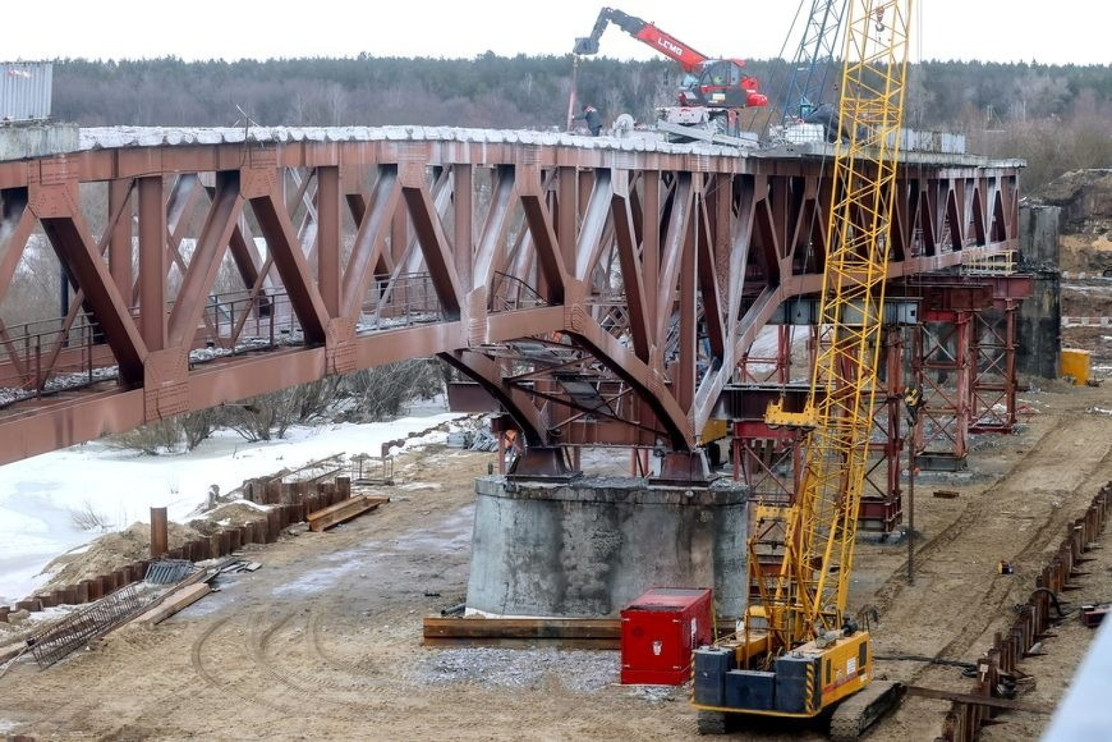 Реконструкция моста через Днепр началась в Речицком районе