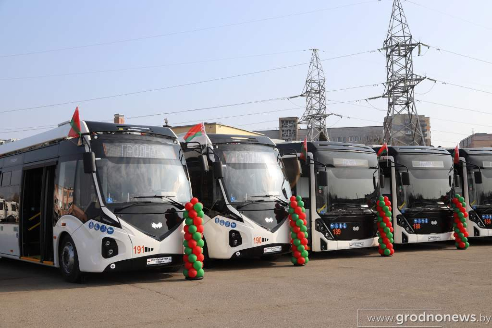 Троллейбусы 43300D серии «Витовт» и МАЗ-257 / Фото: grodnonews.by