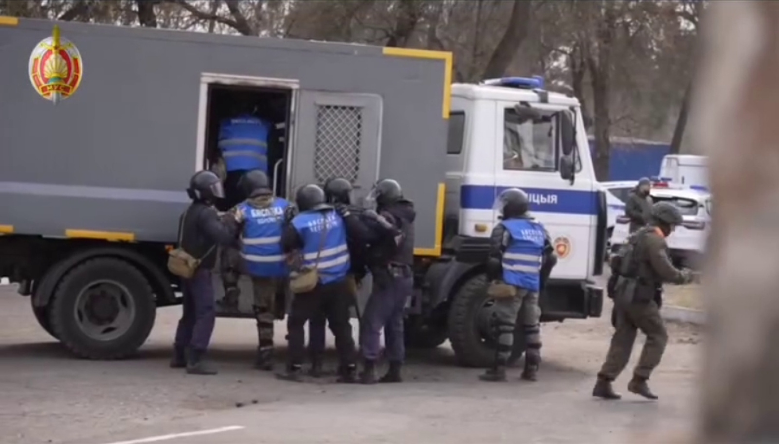 Учения по пресечению беспорядков и спасению заложников