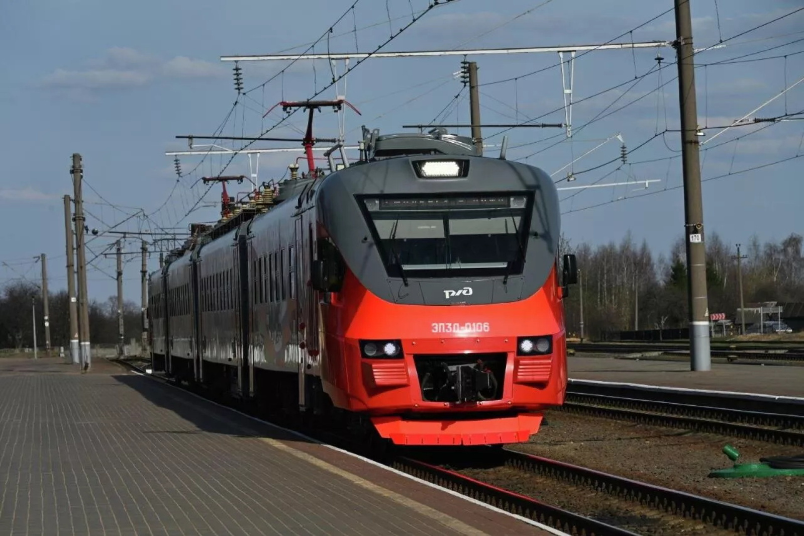 Электропоезд ЭП3д сообщением Смоленск — Орша