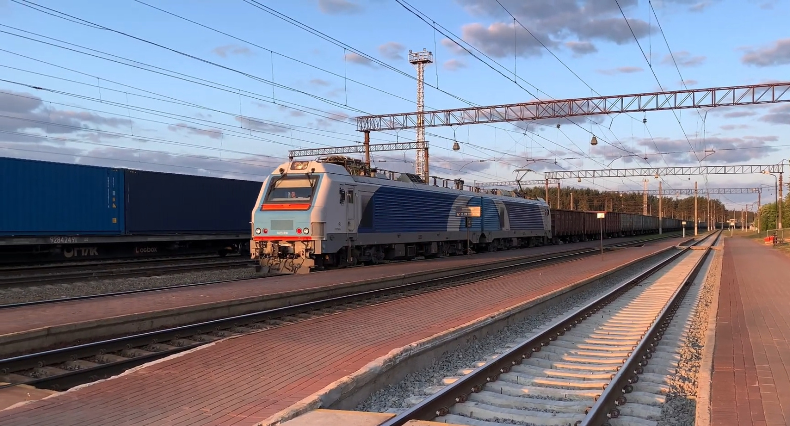 Грузовой поезд