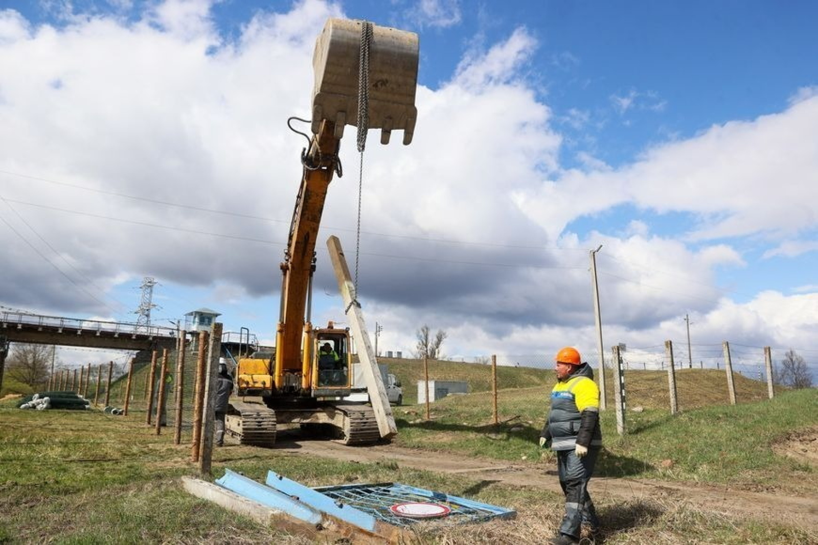 Начало строительство автомобильного моста через Припять