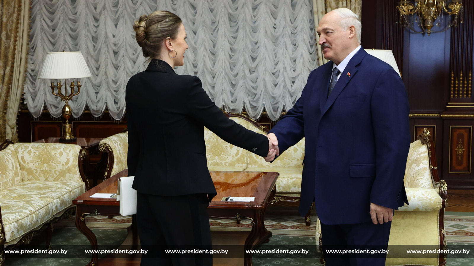 Александр Лукашенко и посол Сербии Илина Вукайлович