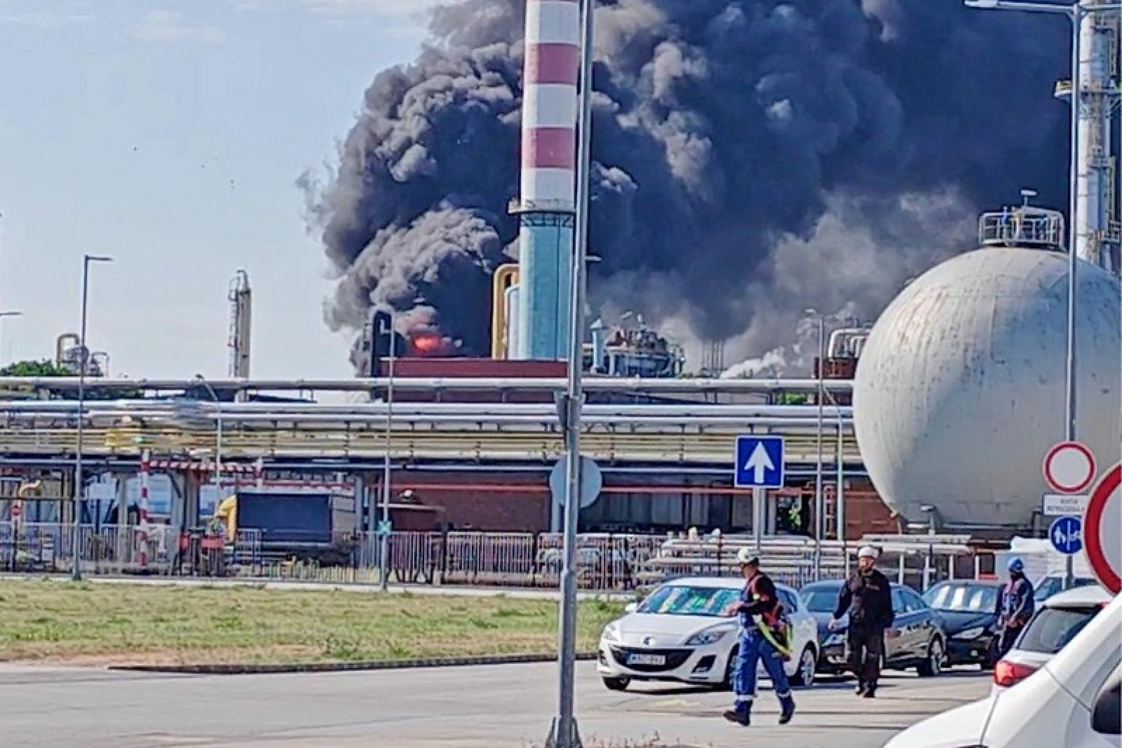 Пожар на заводе нефтегазовой компании MOL