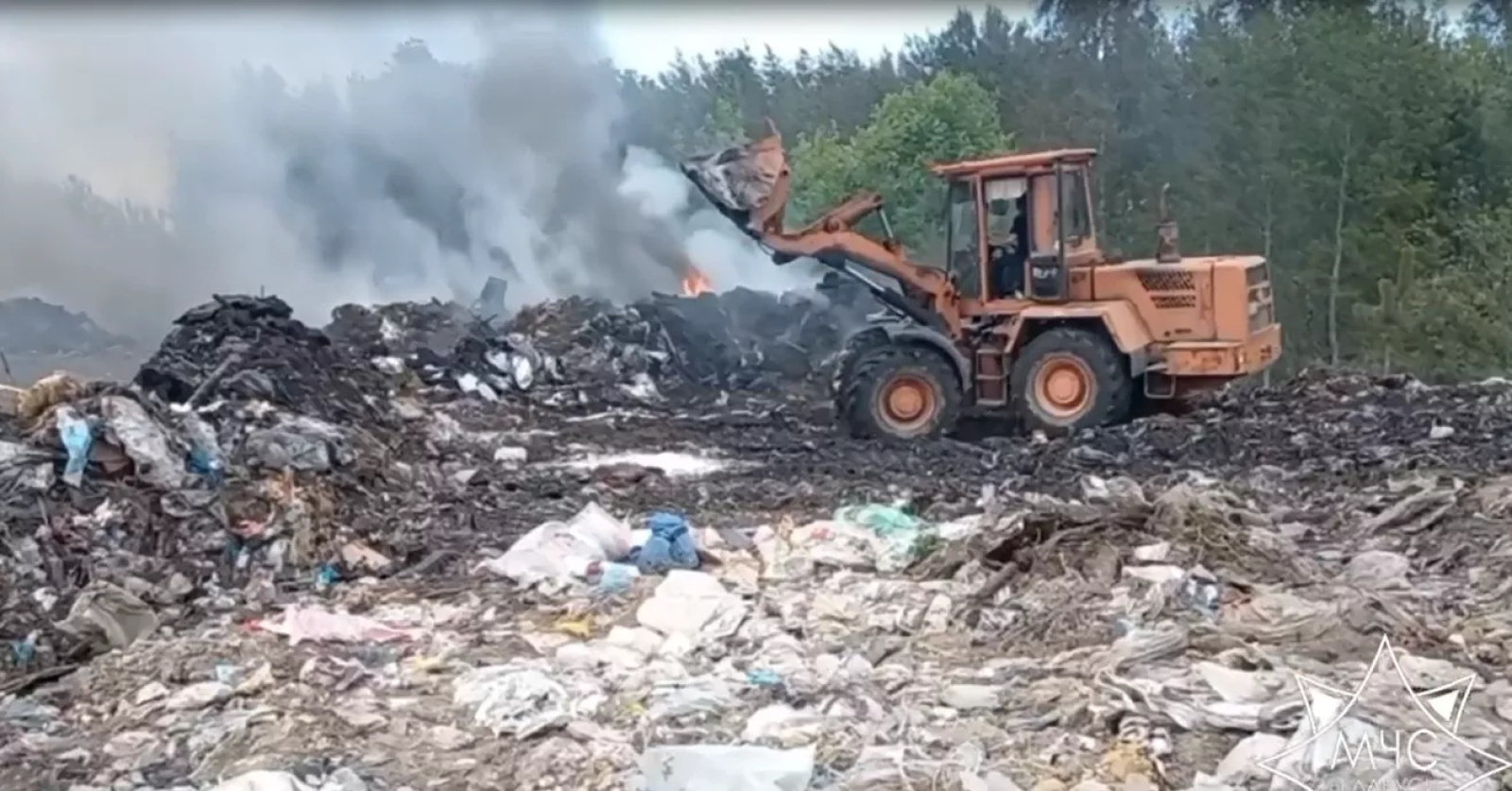 Пожар на мусорном полигоне под Несвижем