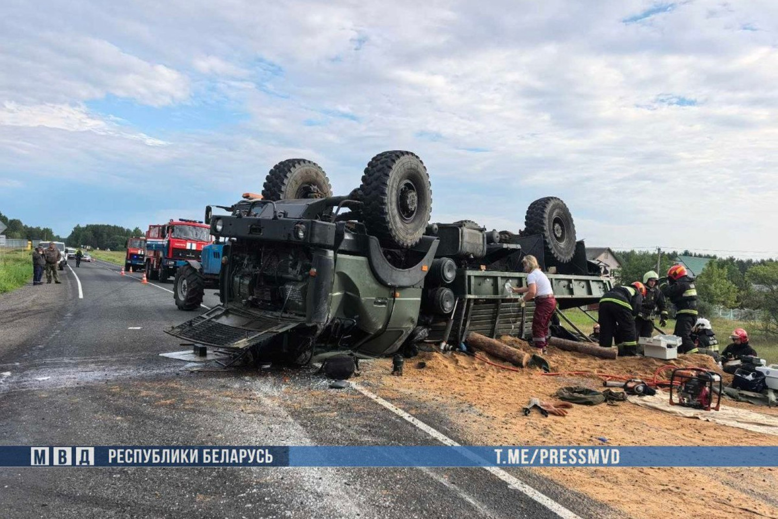 МАЗ опрокинулся под Осиповичами