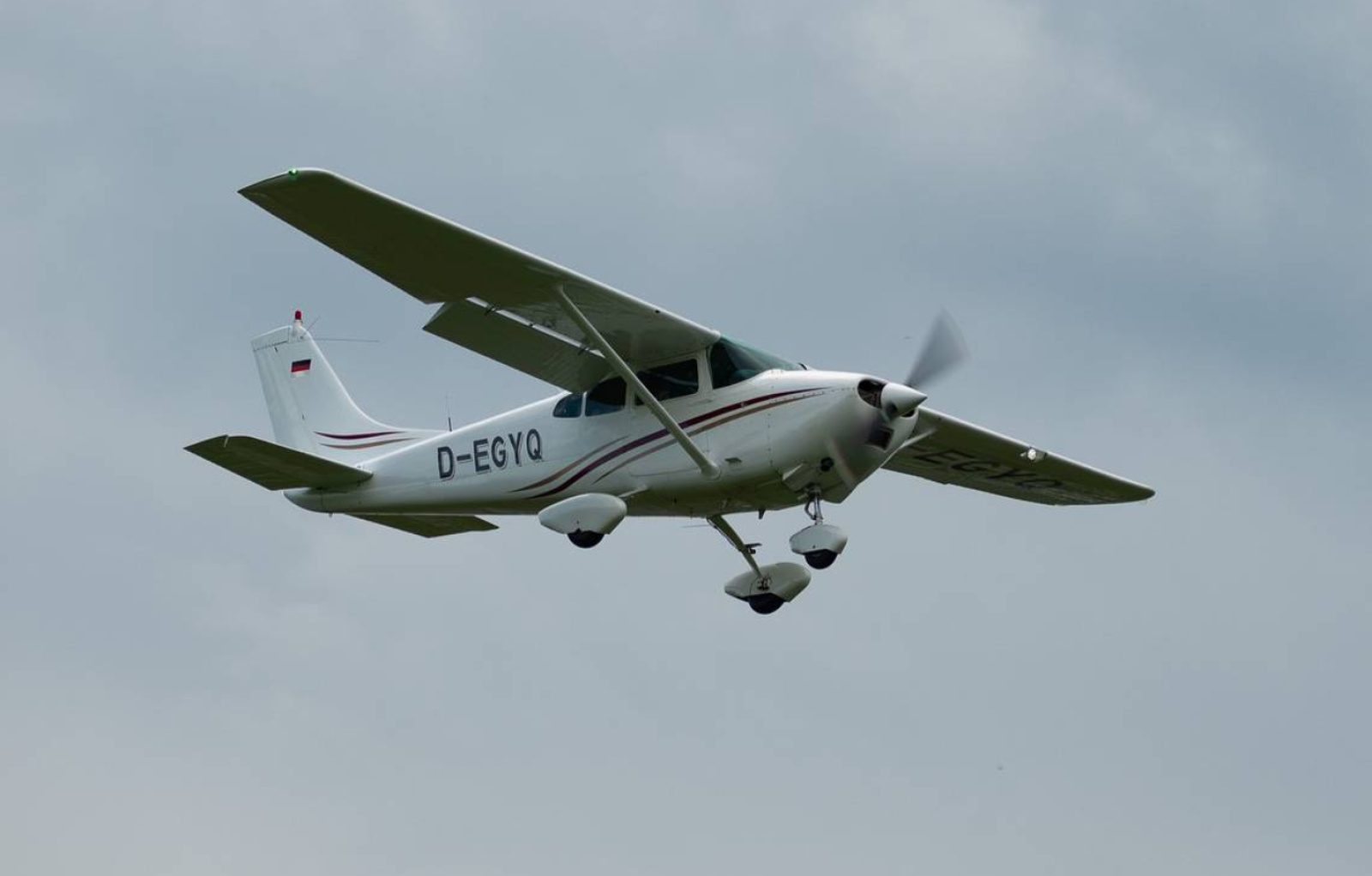 Cамолёт Cessna 182