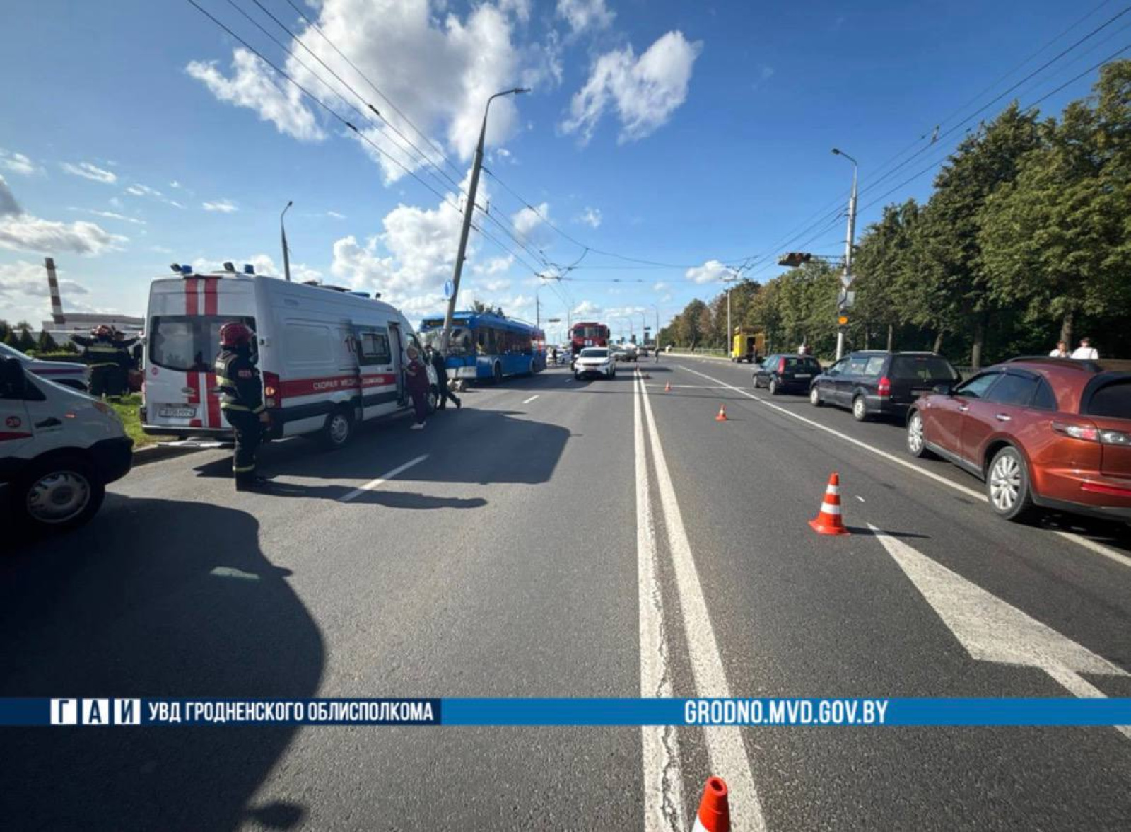 Троллейбус столкнулся со столбом в Гродно