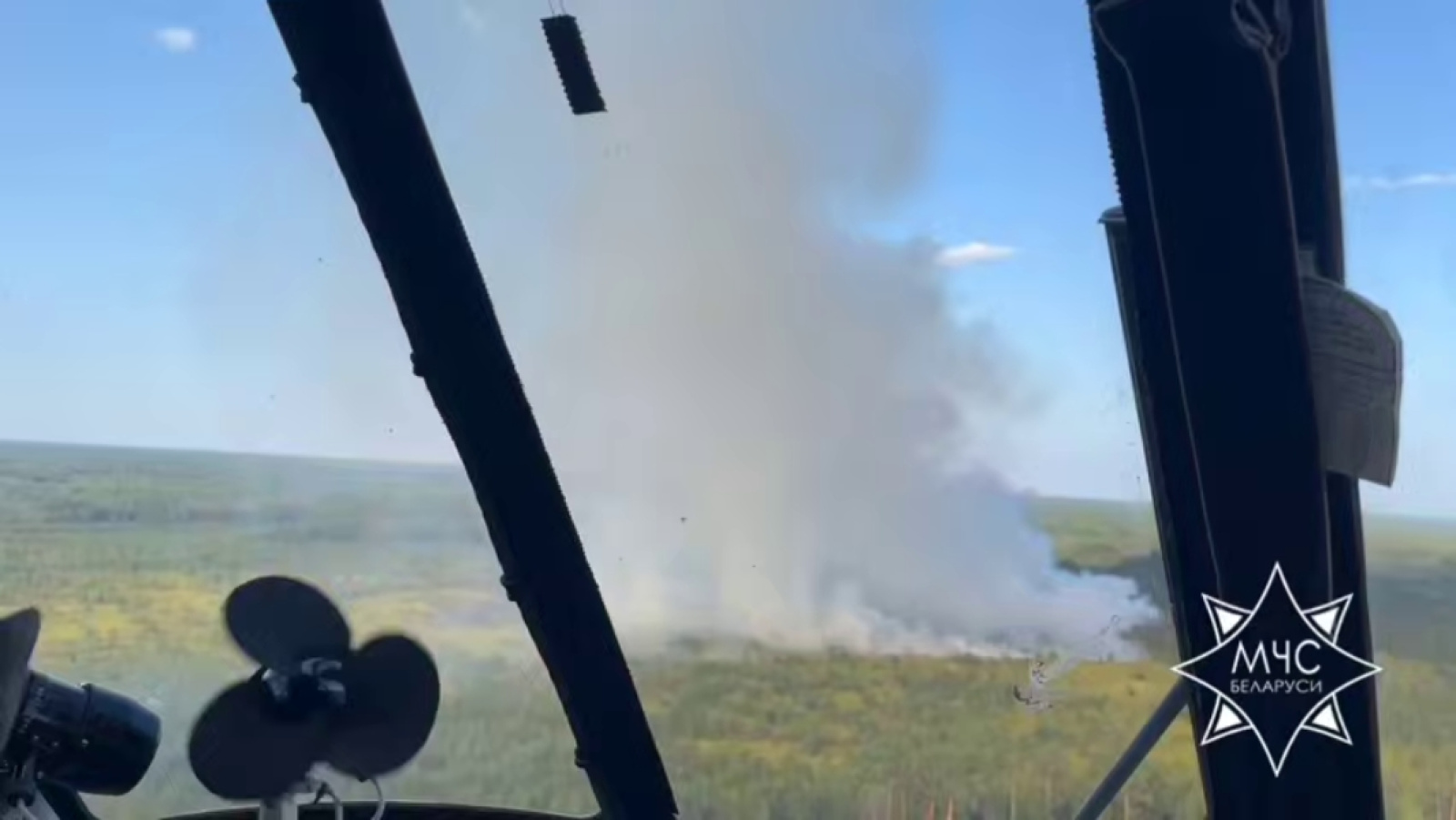 В Гомельской области пожар тушили с вертолета
