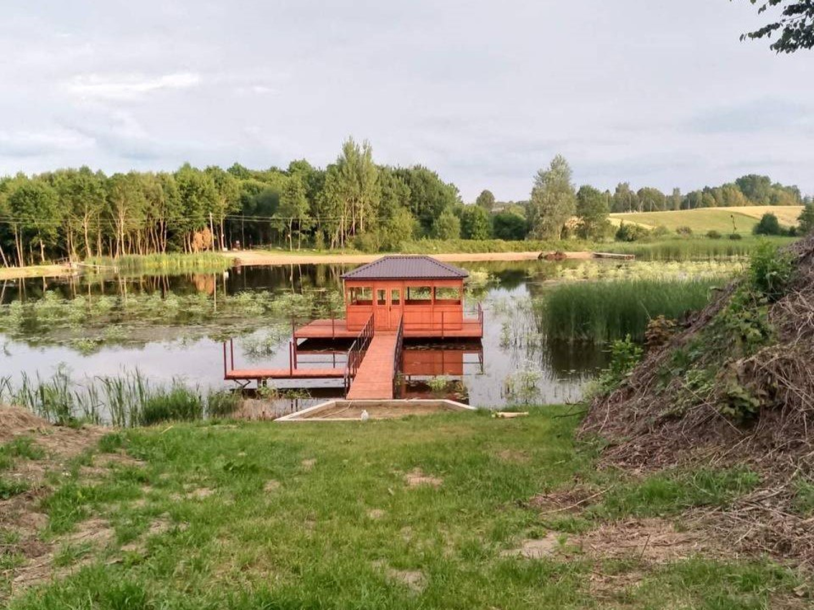 13-летний мальчик прыгнул в воду с пирса
