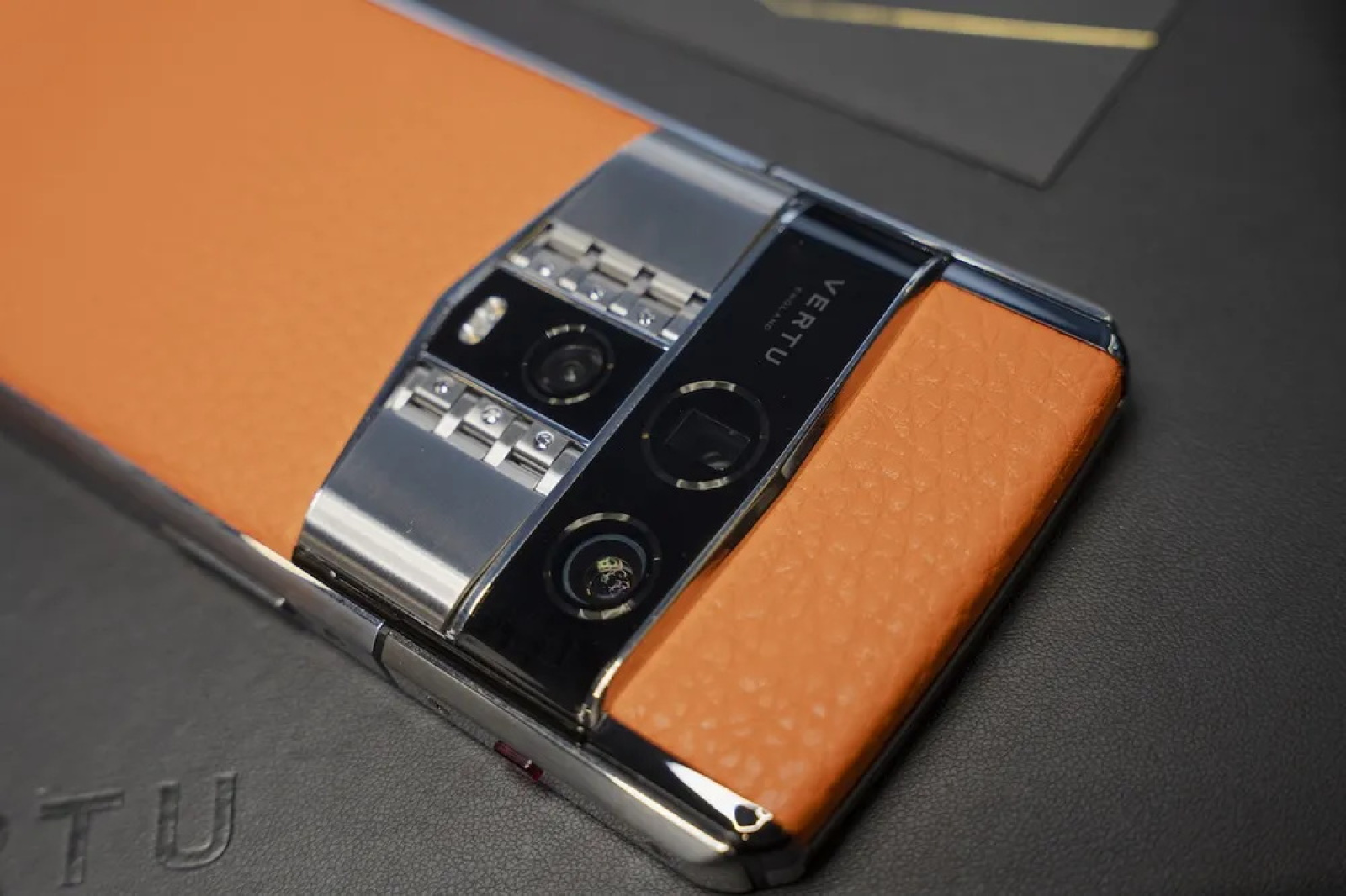 Премиальный смартфон Vertu