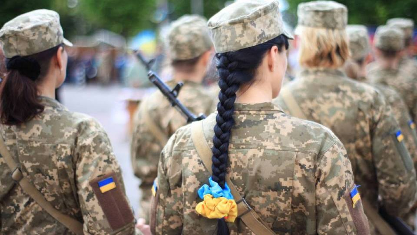 Военнослужащие женщины на Украине