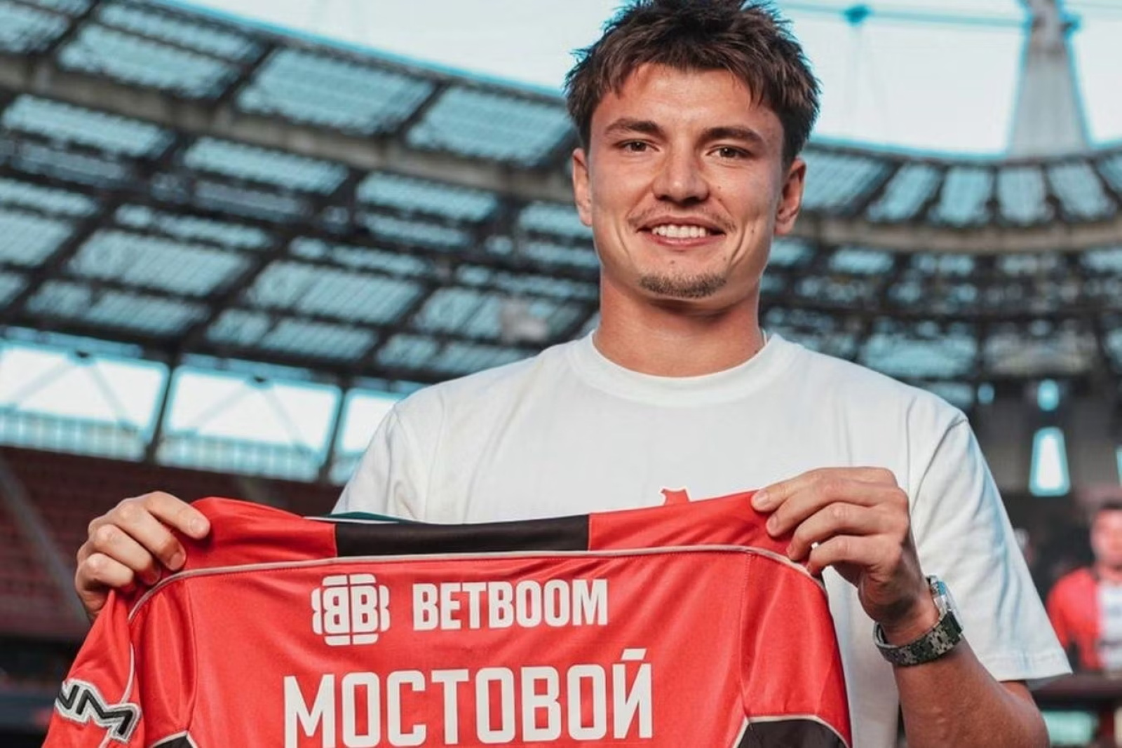 Полузащитник Андрей Мостовой