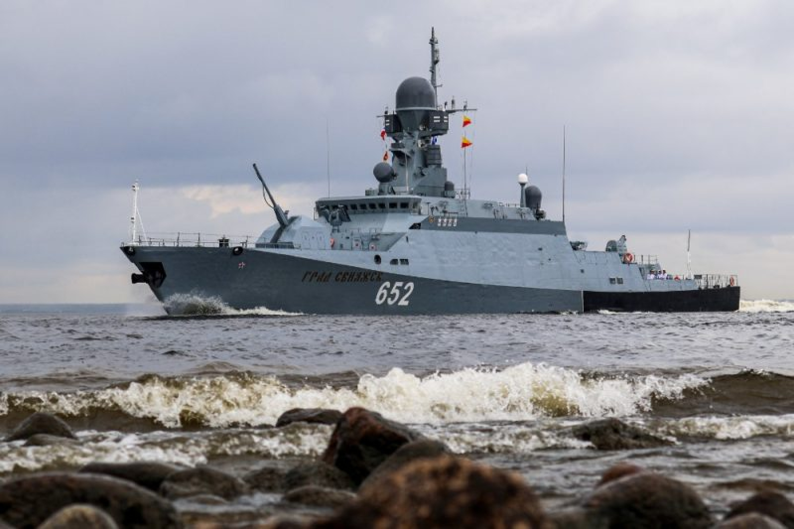 Российский фрегат в Балтийском море