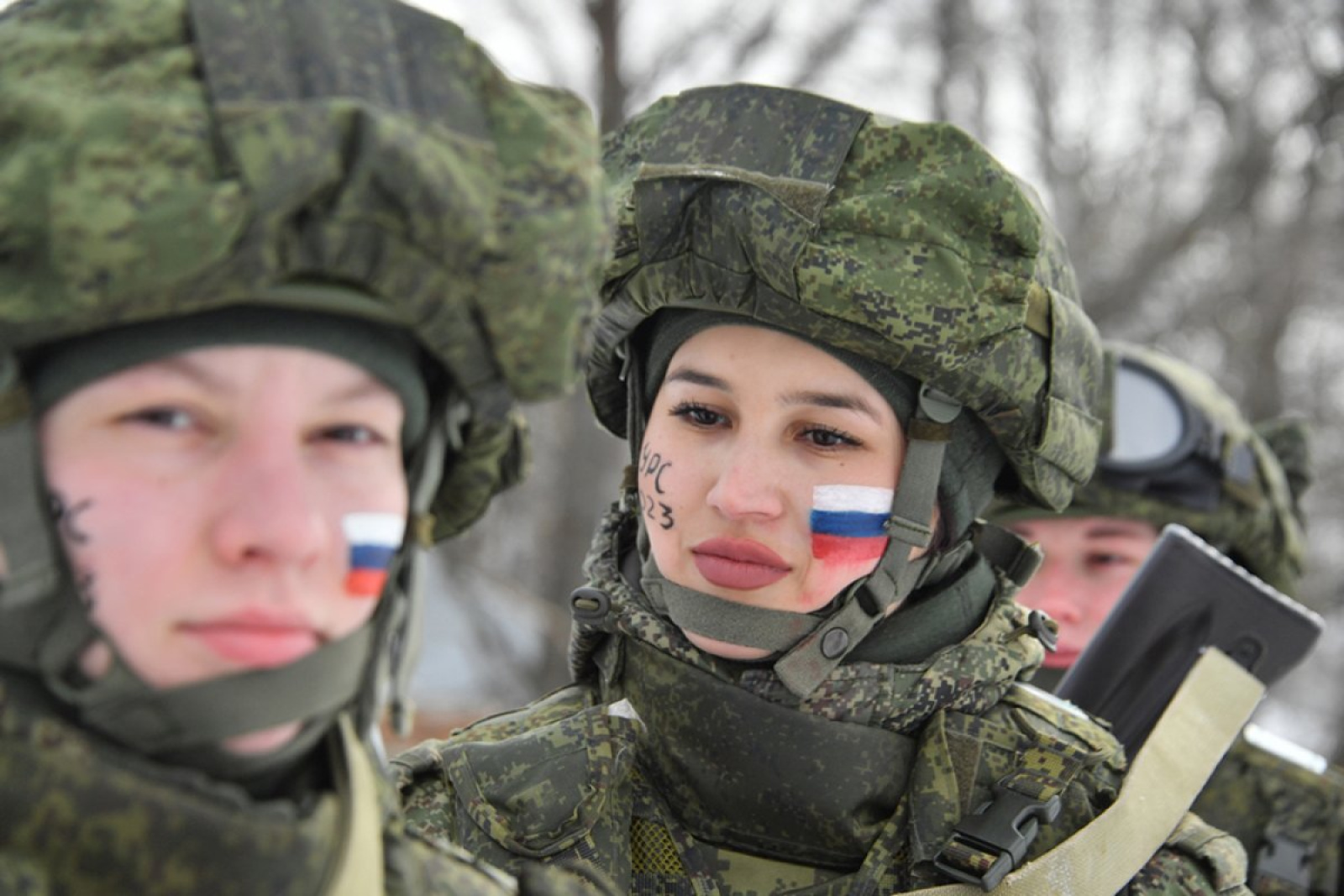 Девушки в армии России / Источник: rg.ru